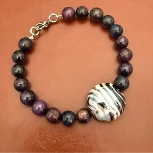 Chic Beaded Bracelet with Striped Accent